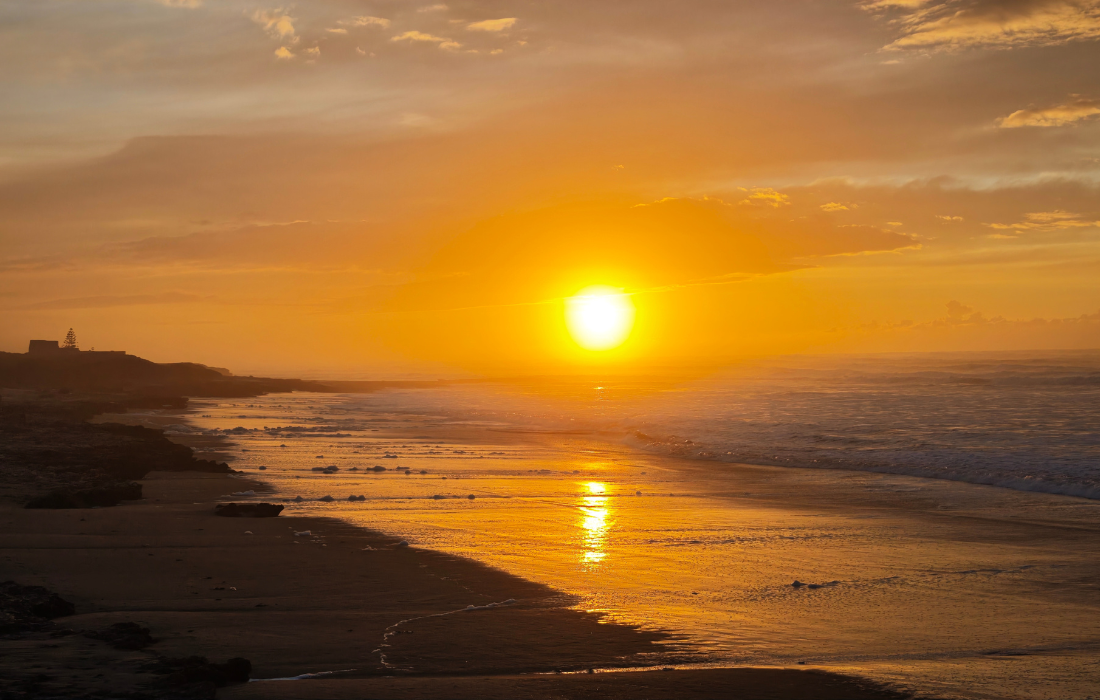Coucher de soleil sur la plage de Bhaibah au nord d'Essaouira