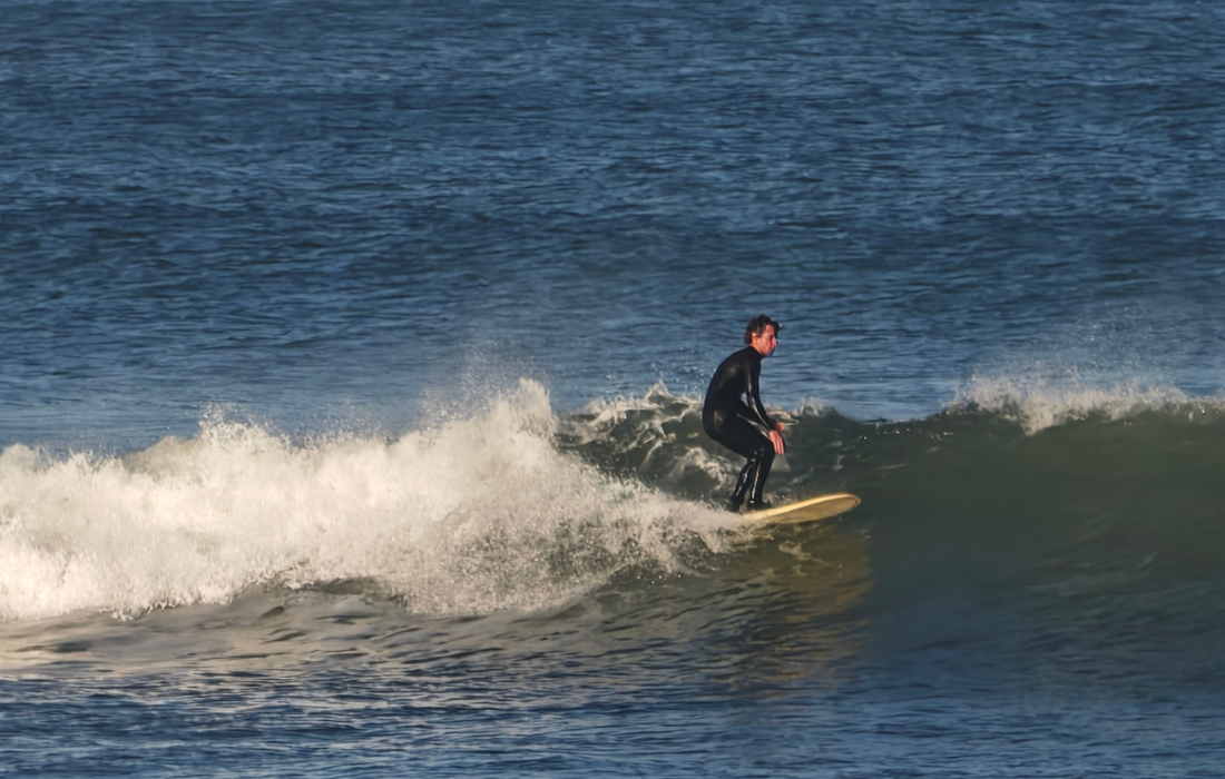 Surf sur la plage de Bhaibah près d'Essaouira